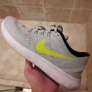 Women's Nike free rn size 8
